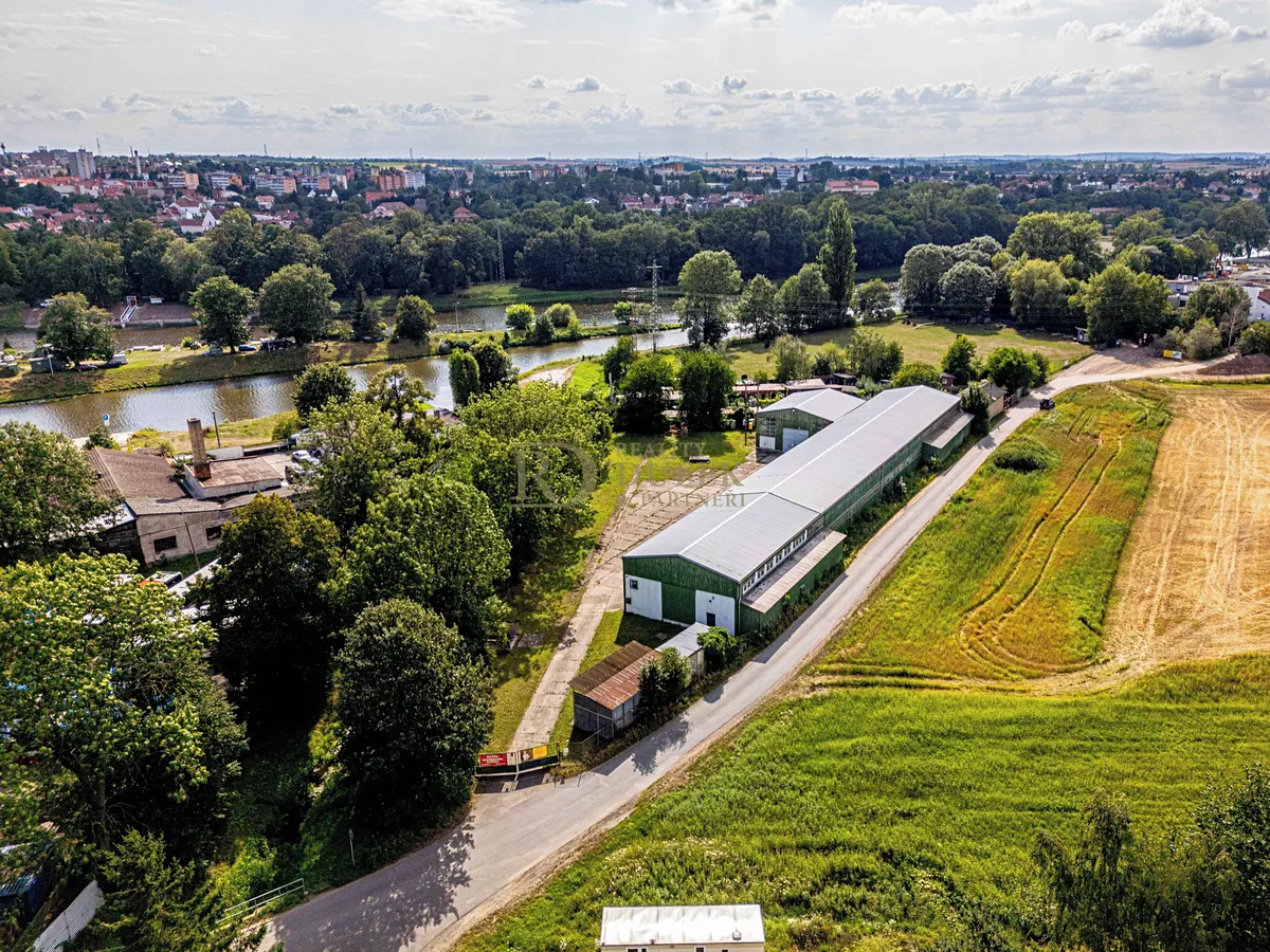 Pronájem skladového prostoru 323 m²
